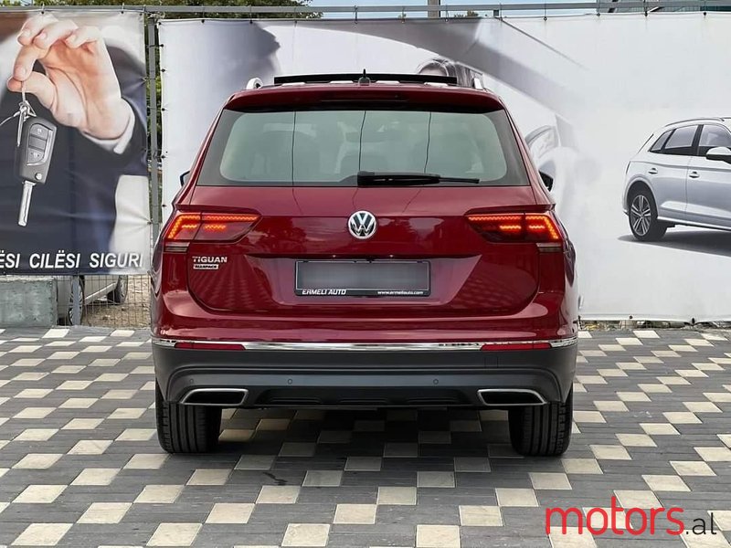 2018' Volkswagen Tiguan photo #3