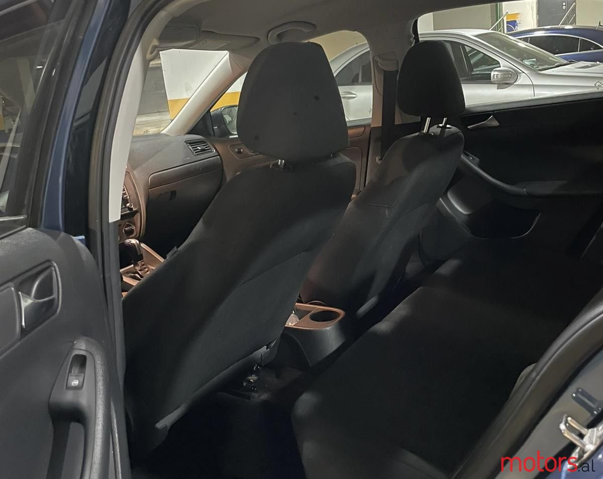 2015' Volkswagen Jetta photo #3