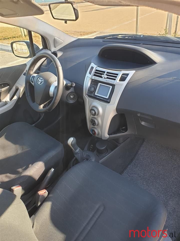 2008' Toyota Yaris photo #6