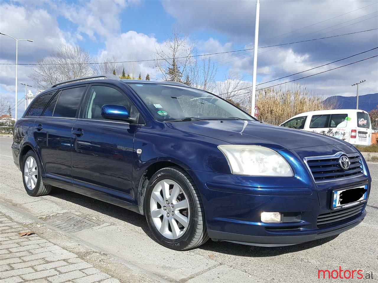2005' Toyota Avensis photo #2