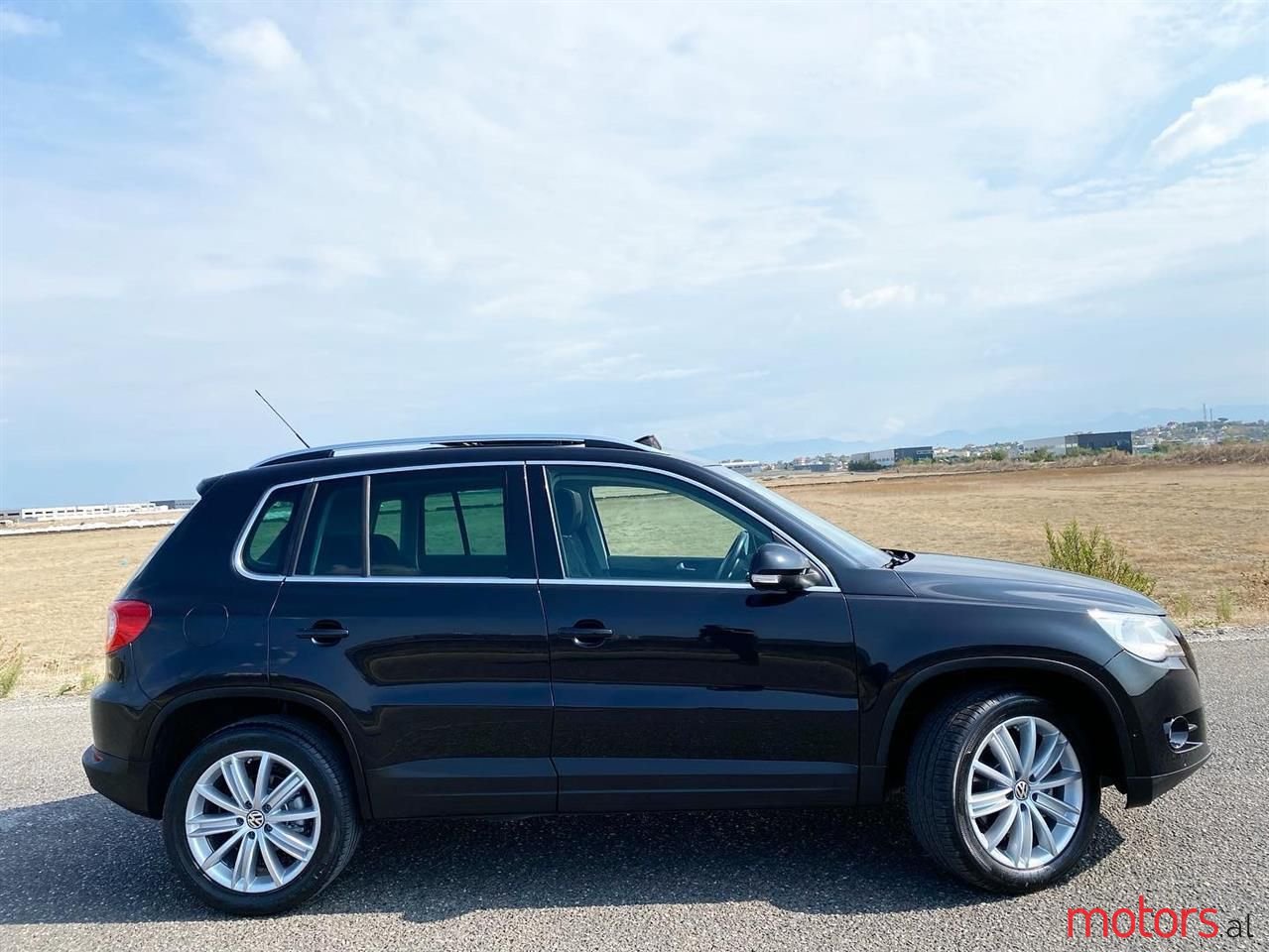 2009' Volkswagen Tiguan photo #5