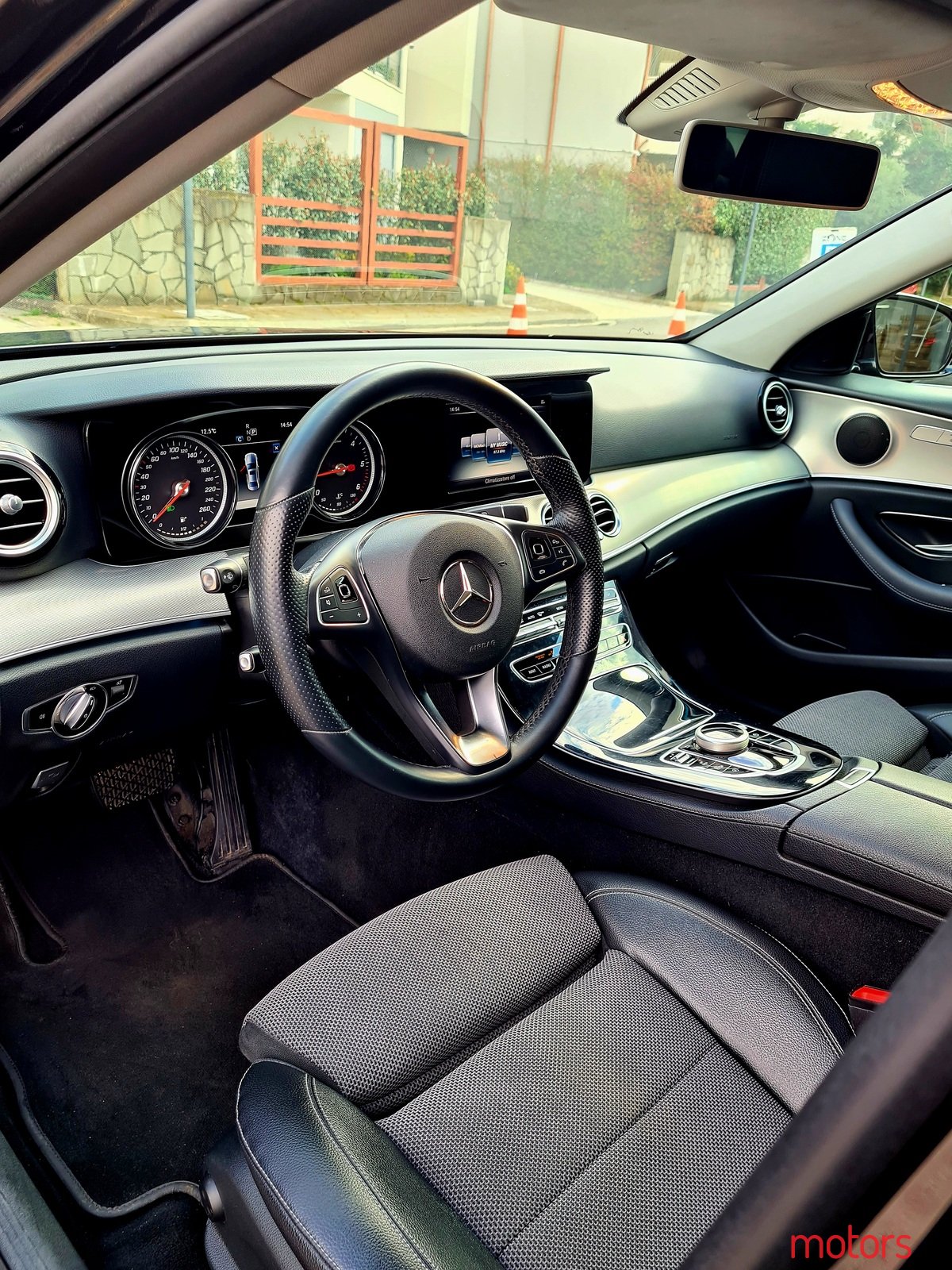 2017' Mercedes-Benz E 220 photo #5