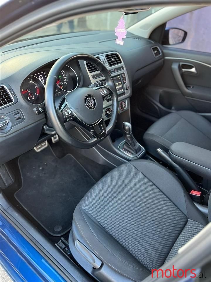 2015' Volkswagen Polo photo #3