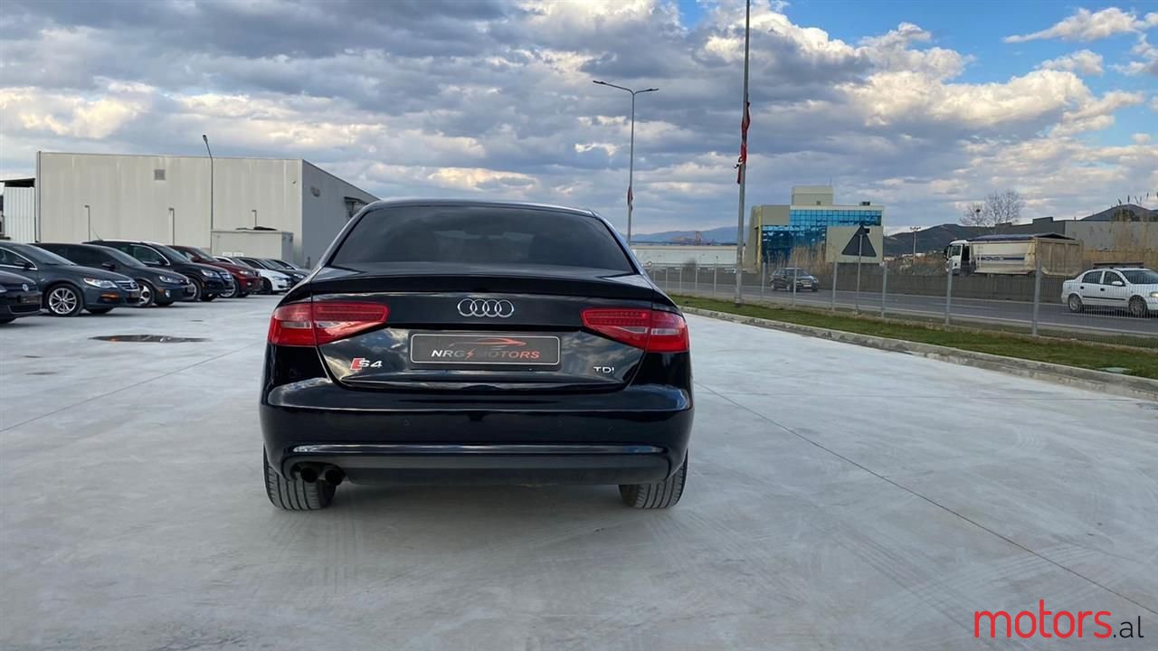 2013' Audi A4 photo #3