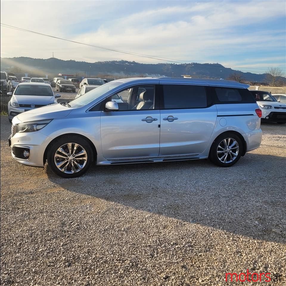 2014' Kia Carnival photo #4