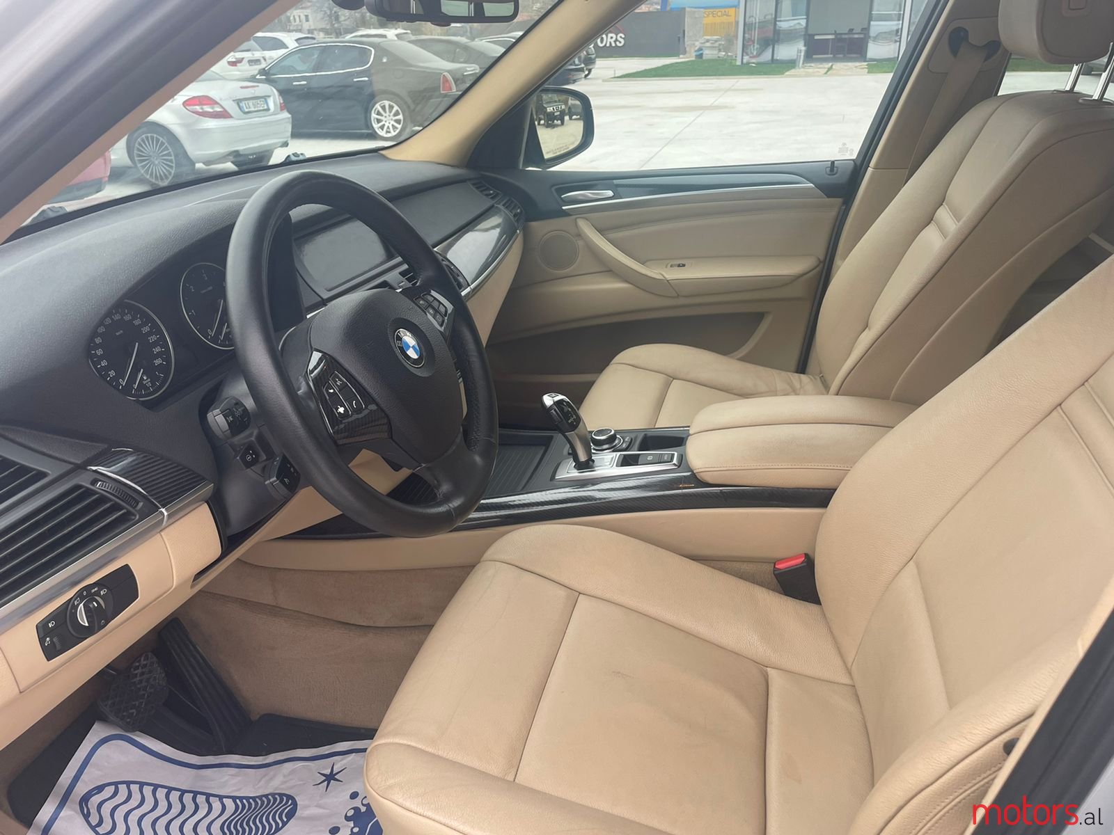 2010' BMW X5 photo #6