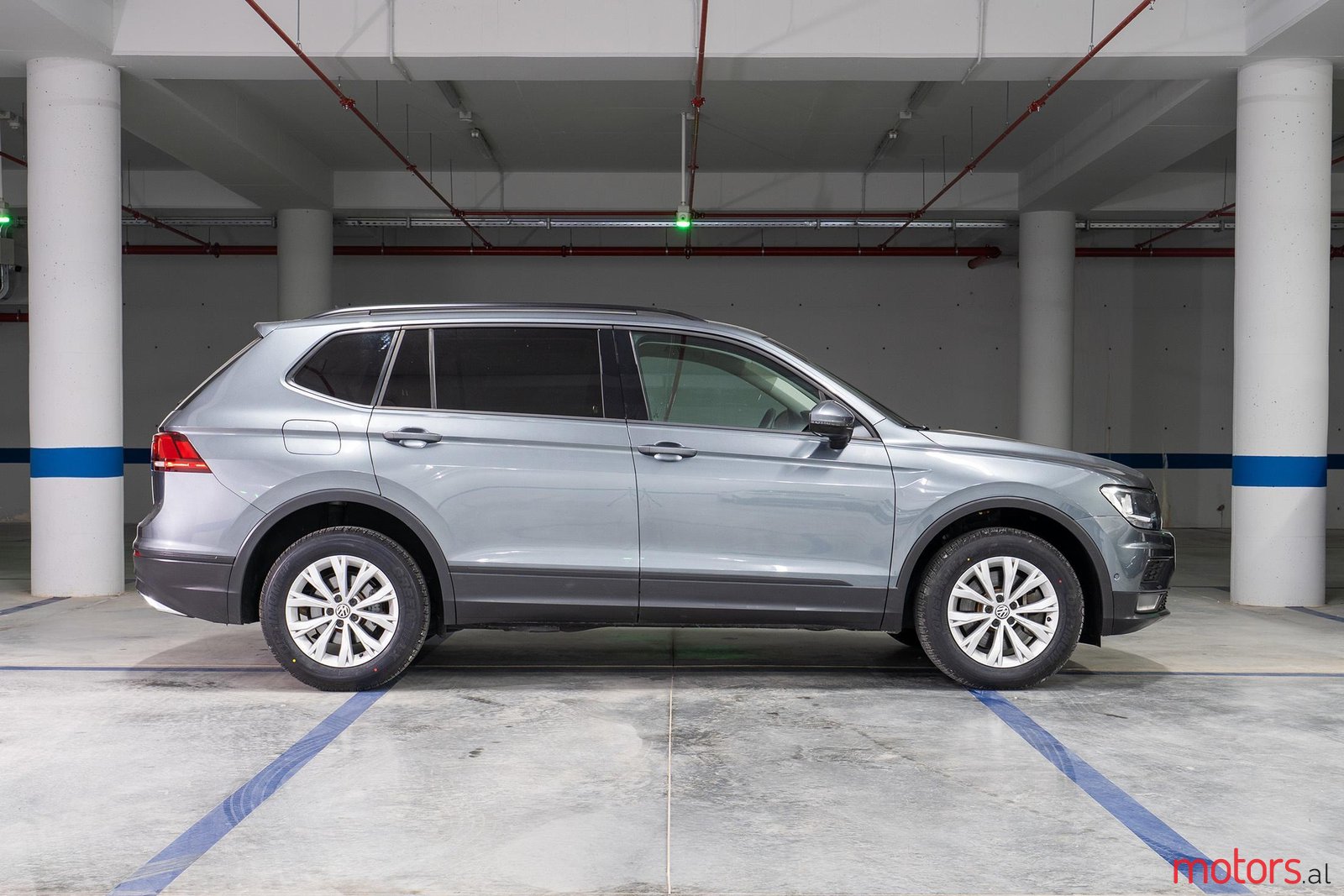2020' Volkswagen Tiguan S photo #2