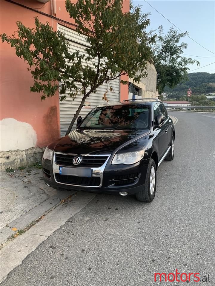 2008' Volkswagen Touareg photo #2