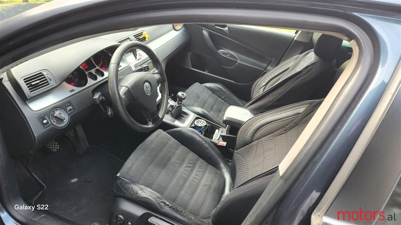 2006' Volkswagen Passat photo #2