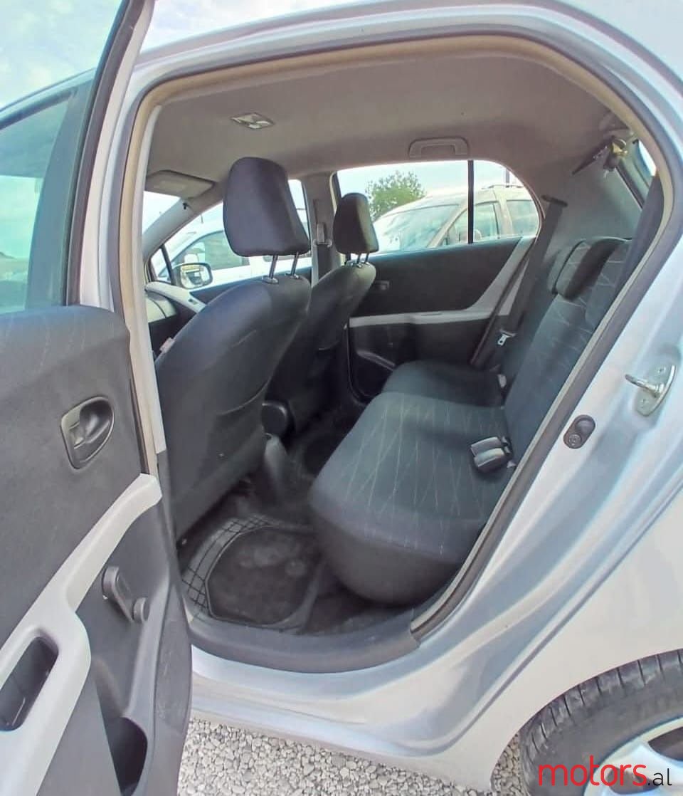 2008' Toyota Yaris photo #4