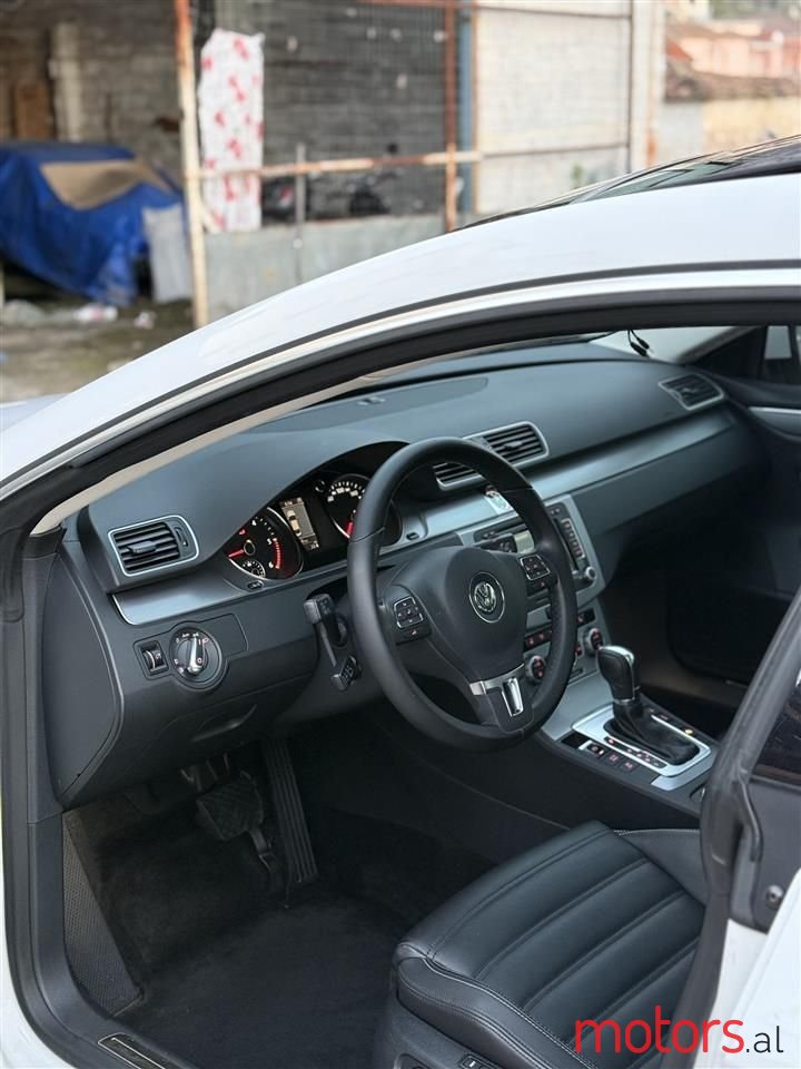 2013' Volkswagen Passat photo #5