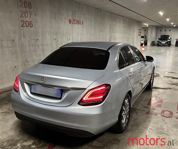 2015' Mercedes-Benz 220 photo #2