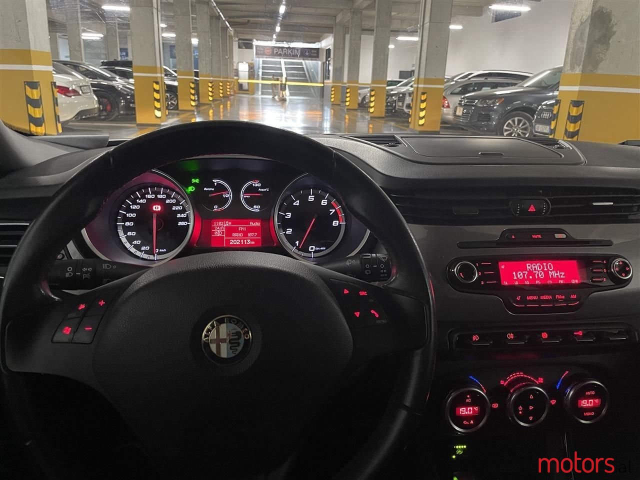 2013' Alfa Romeo Giulietta photo #2