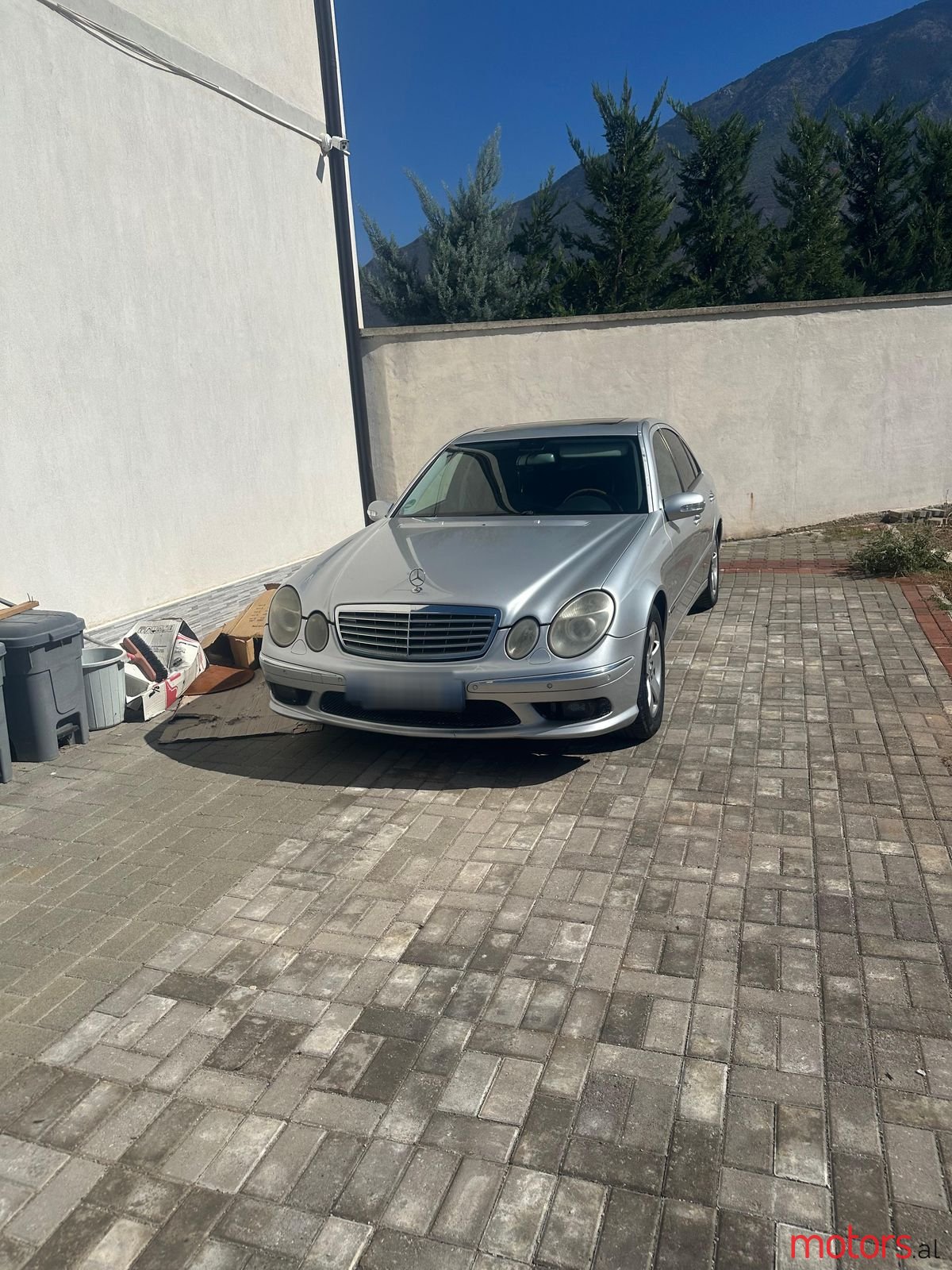 2004' Mercedes-Benz E 220 photo #1