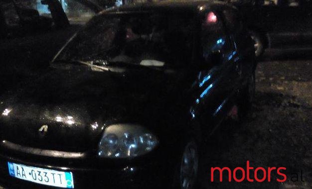 2001' Renault Clio photo #1