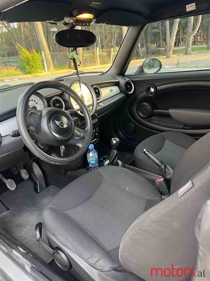2014' MINI Cooper photo #6