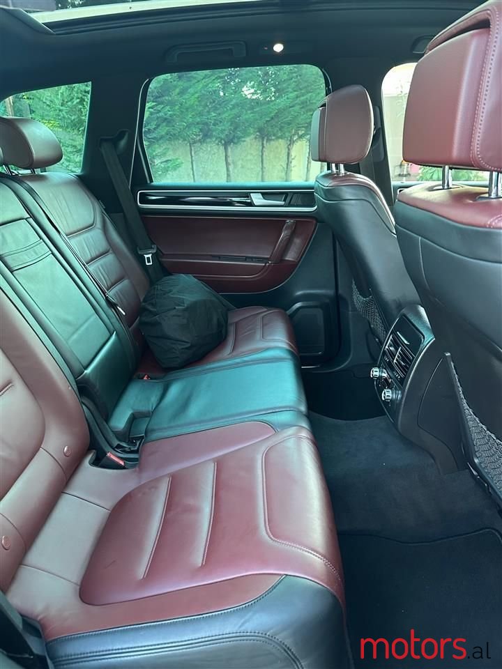 2014' Volkswagen Touareg photo #4