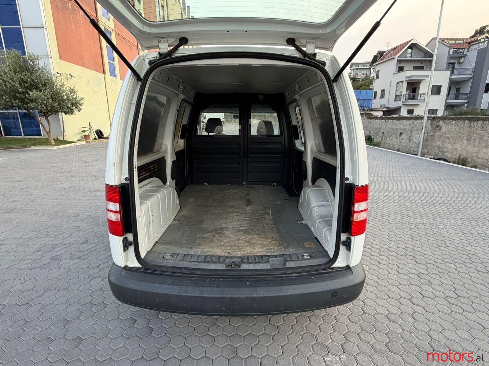 2011' Volkswagen Caddy photo #6