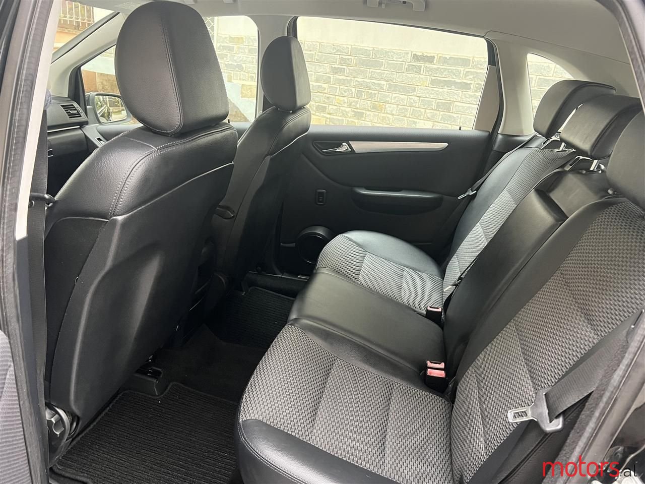 2010' Mercedes-Benz B 180 photo #4