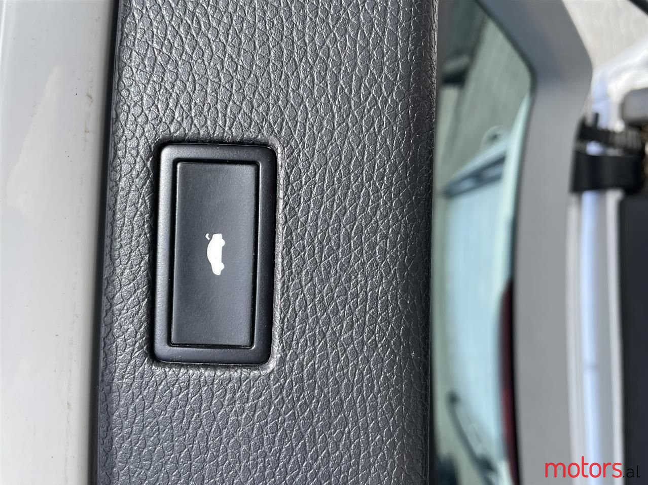 2010' Volkswagen Passat photo #5