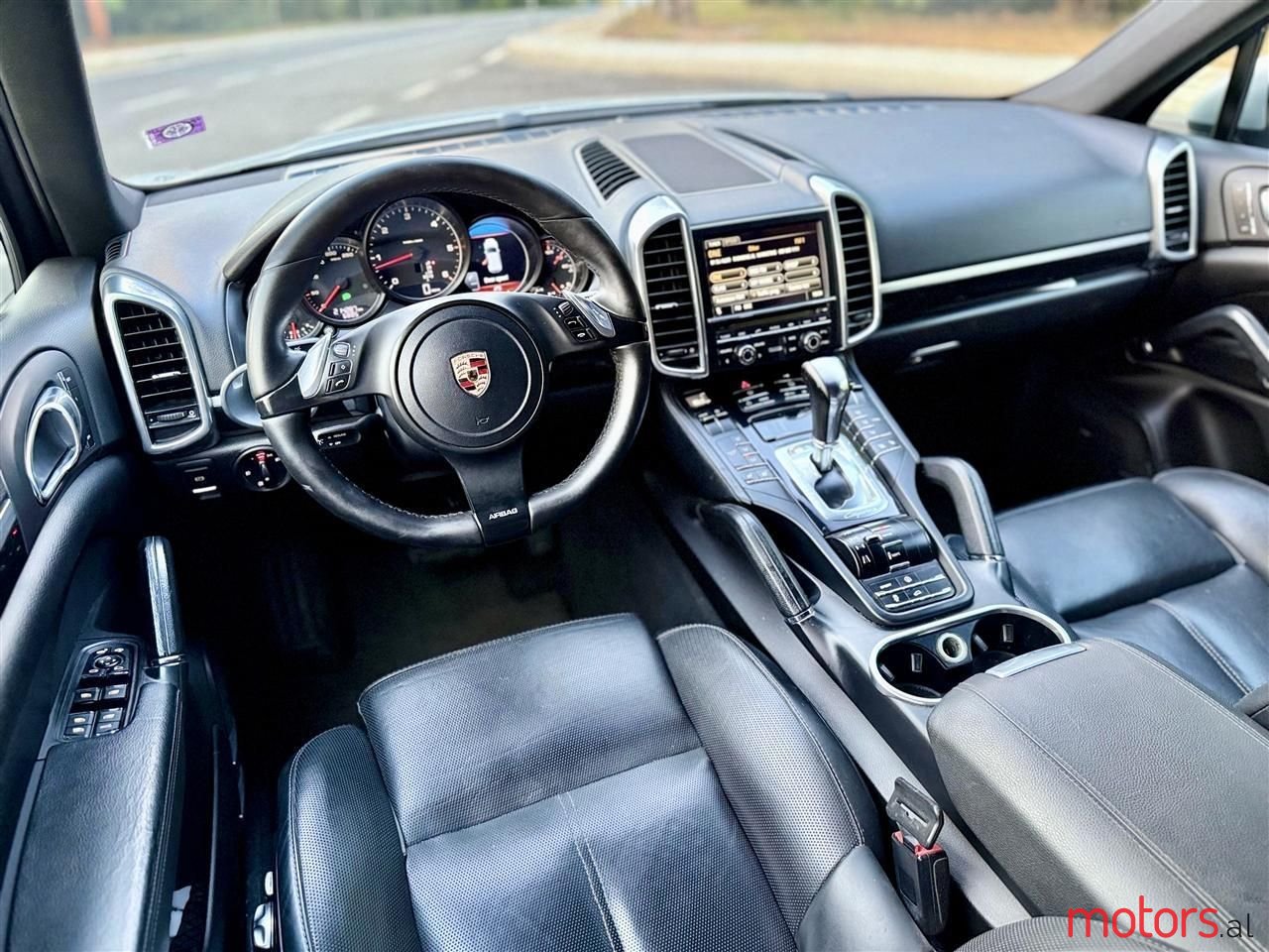 2012' Porsche Cayenne photo #4