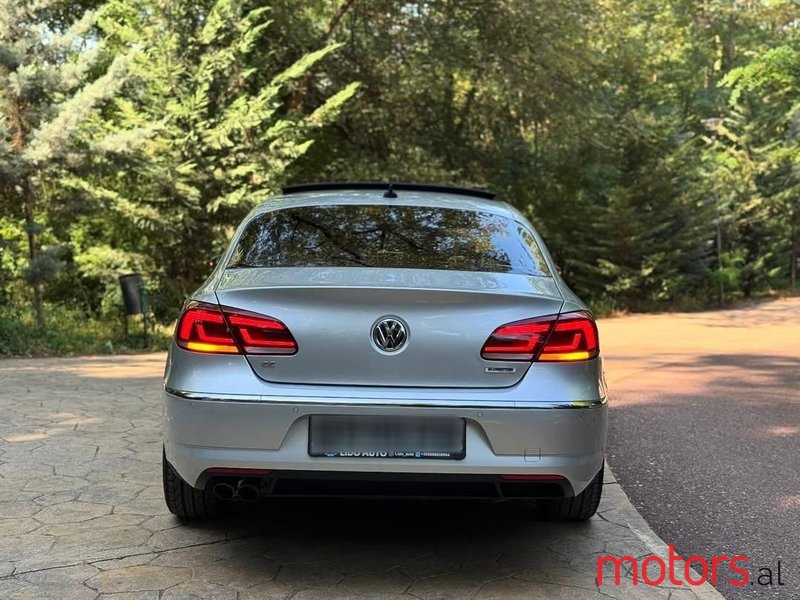 2015' Volkswagen Passat photo #2