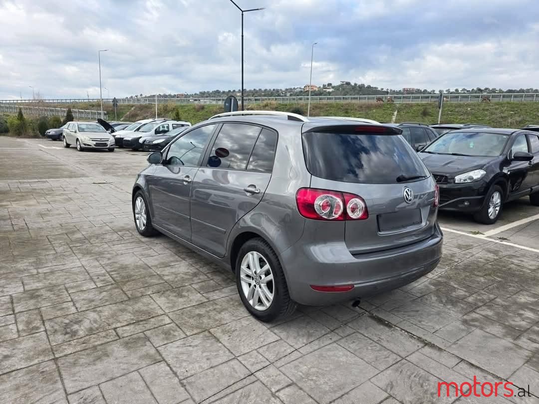 2010' Volkswagen Golf Plus photo #4