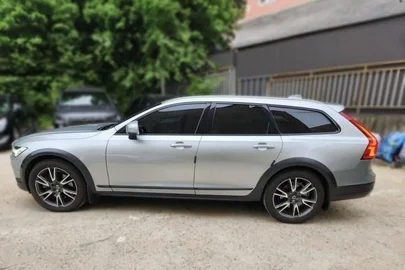 2017' Volvo V90