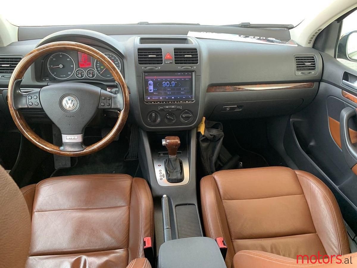 2008' Volkswagen Golf photo #3