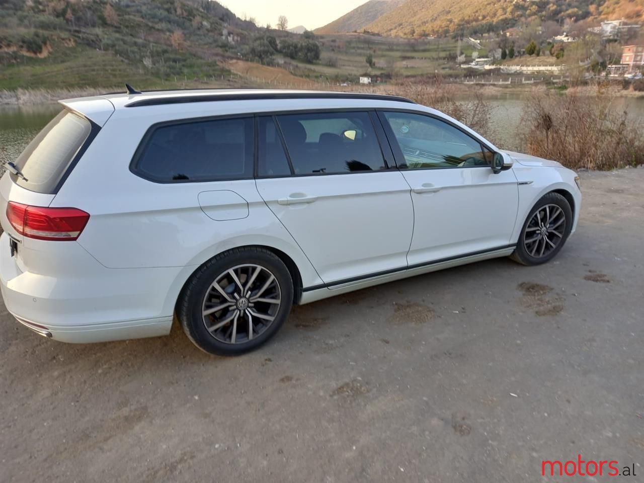 2016' Volkswagen Passat photo #2