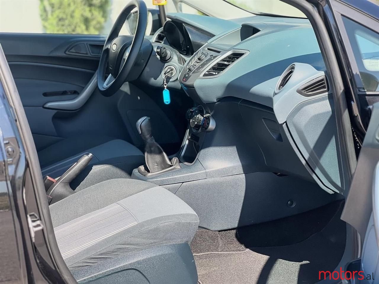 2010' Ford Fiesta photo #3