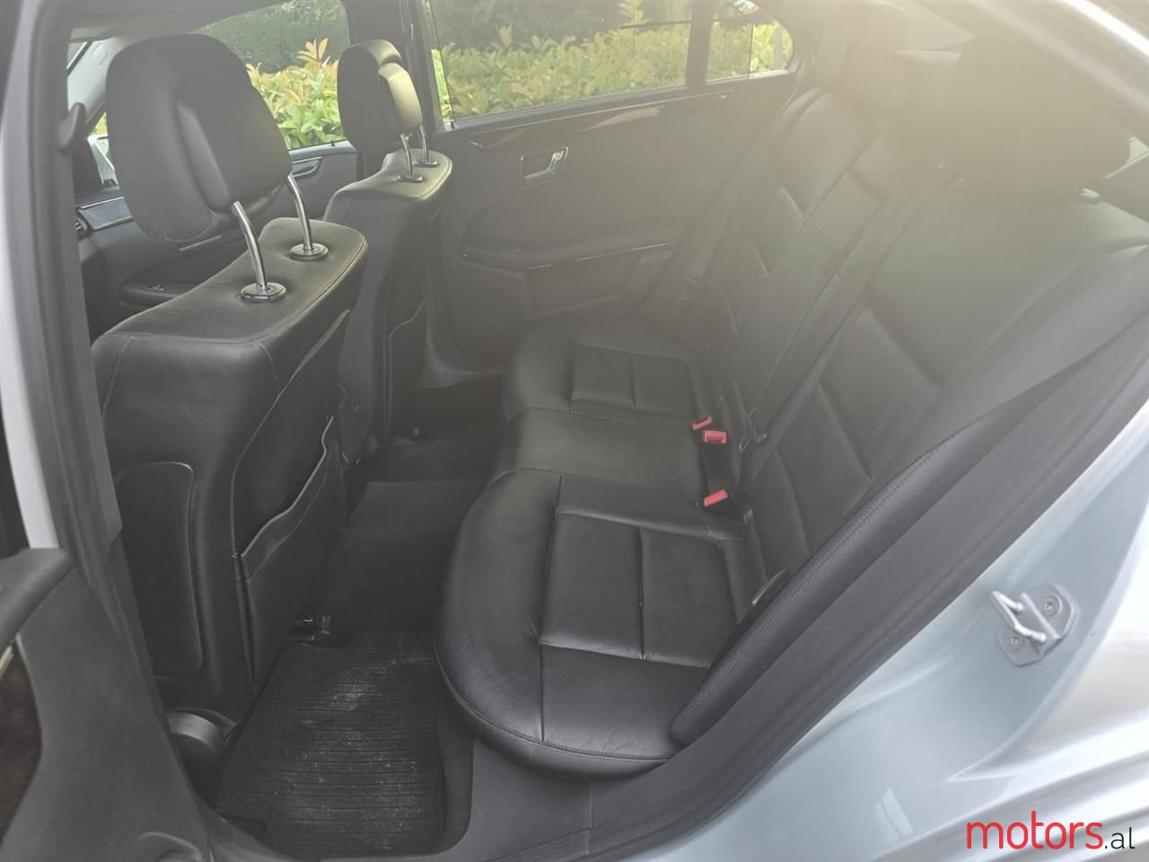 2011' Mercedes-Benz E 220 photo #3