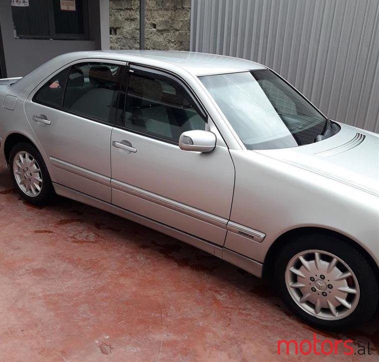 2001' Mercedes-Benz E 270 photo #1