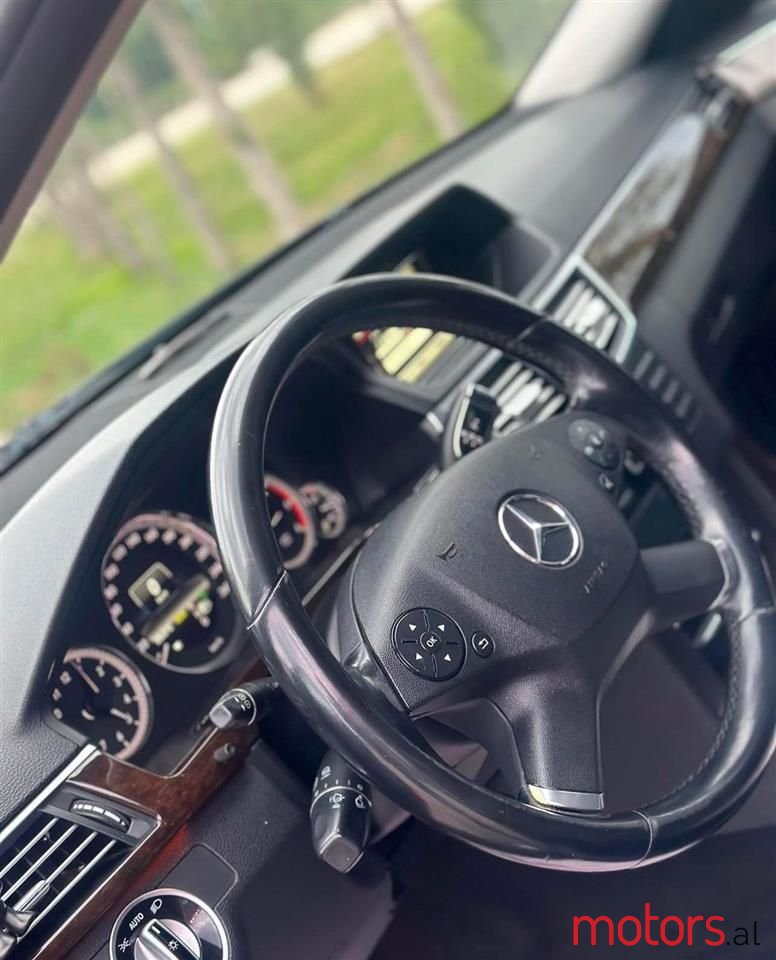 2013' Mercedes-Benz E 220 photo #6