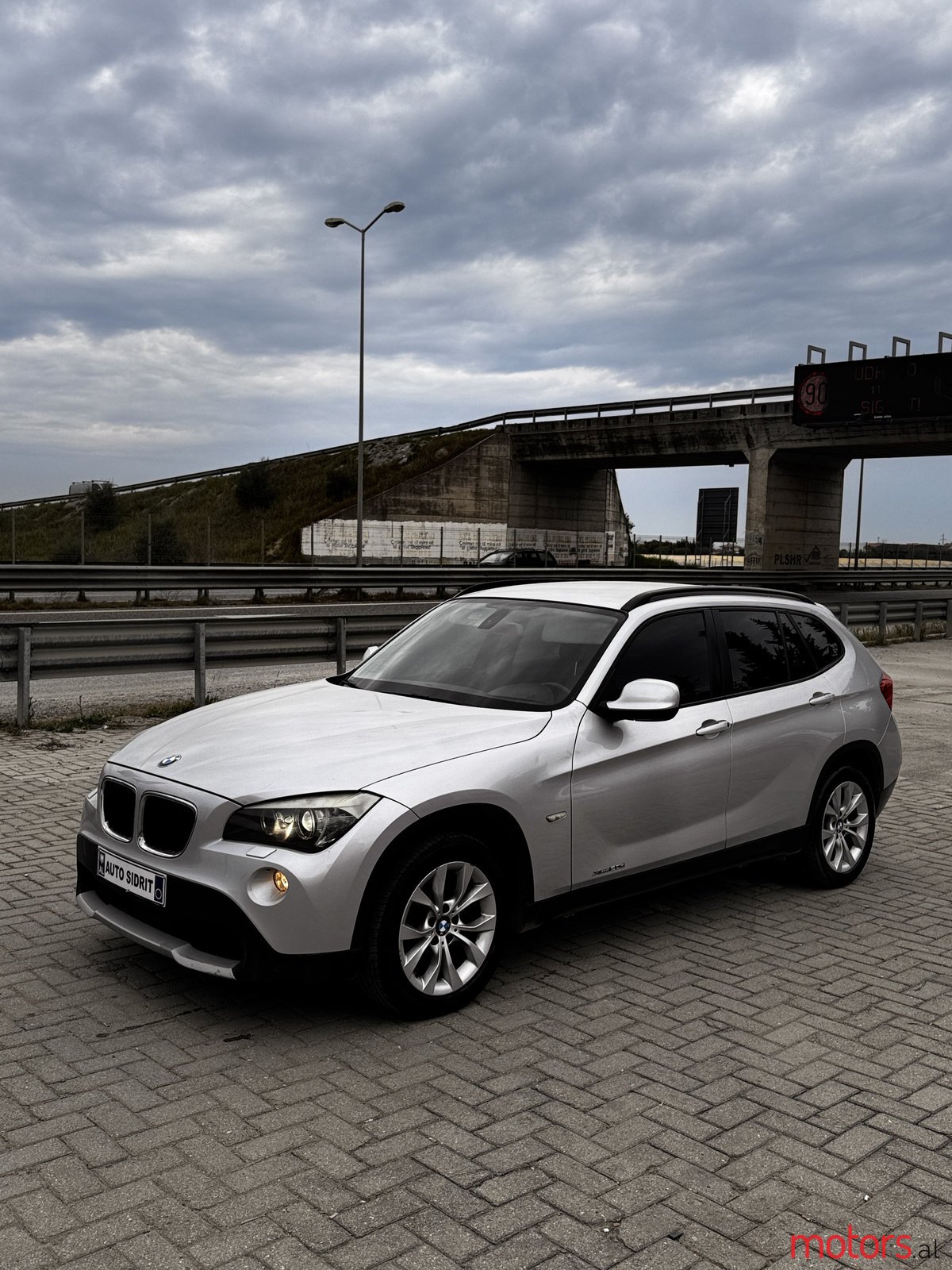 2011' BMW X1 photo #1