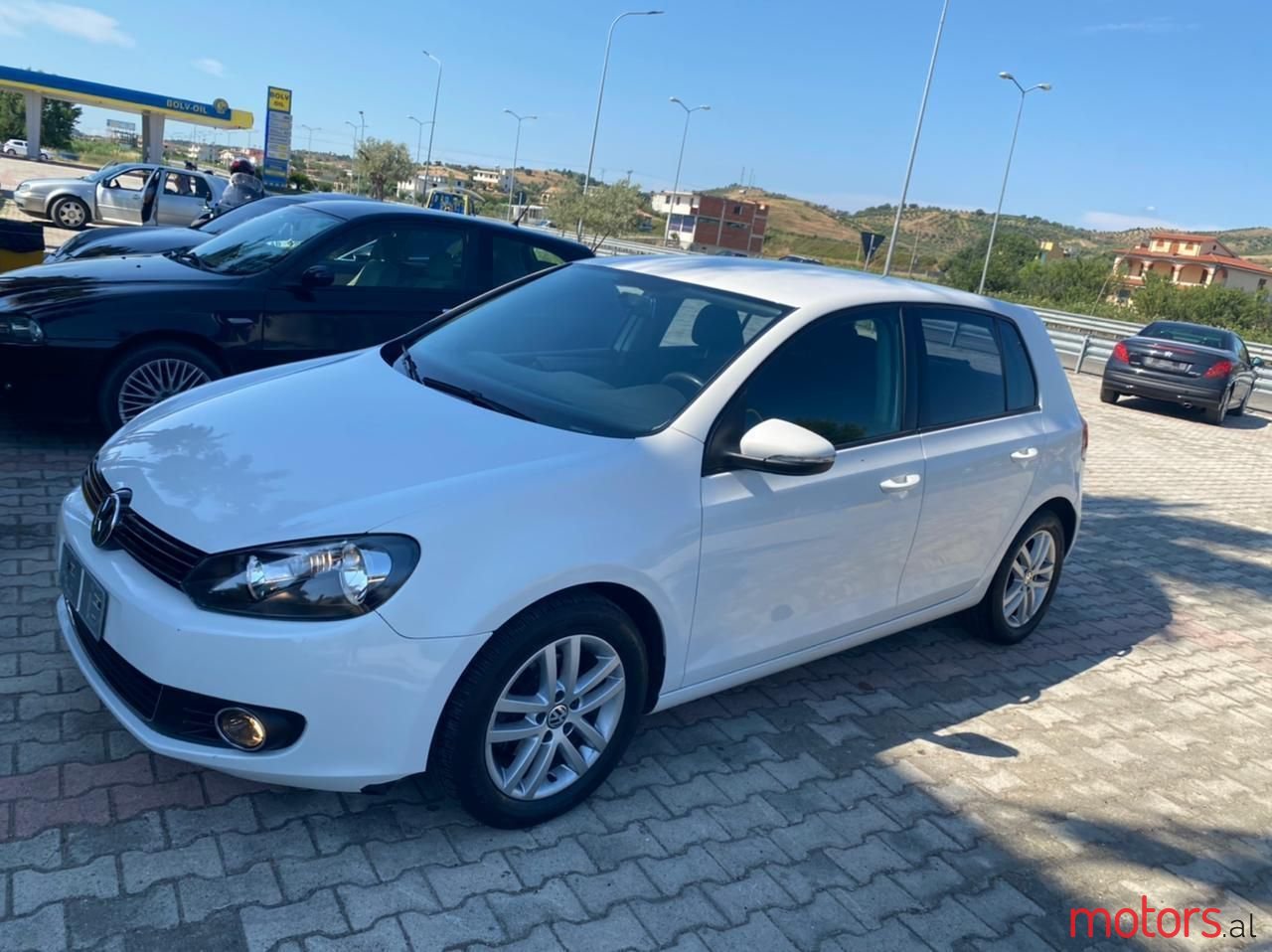 2010' Volkswagen Golf photo #1