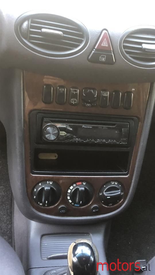 2002' Mercedes-Benz A 170 photo #3