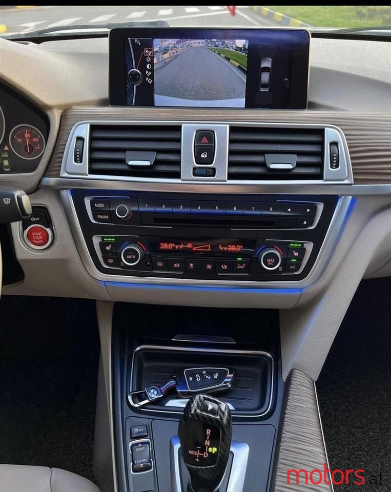 2012' BMW 320 photo #6