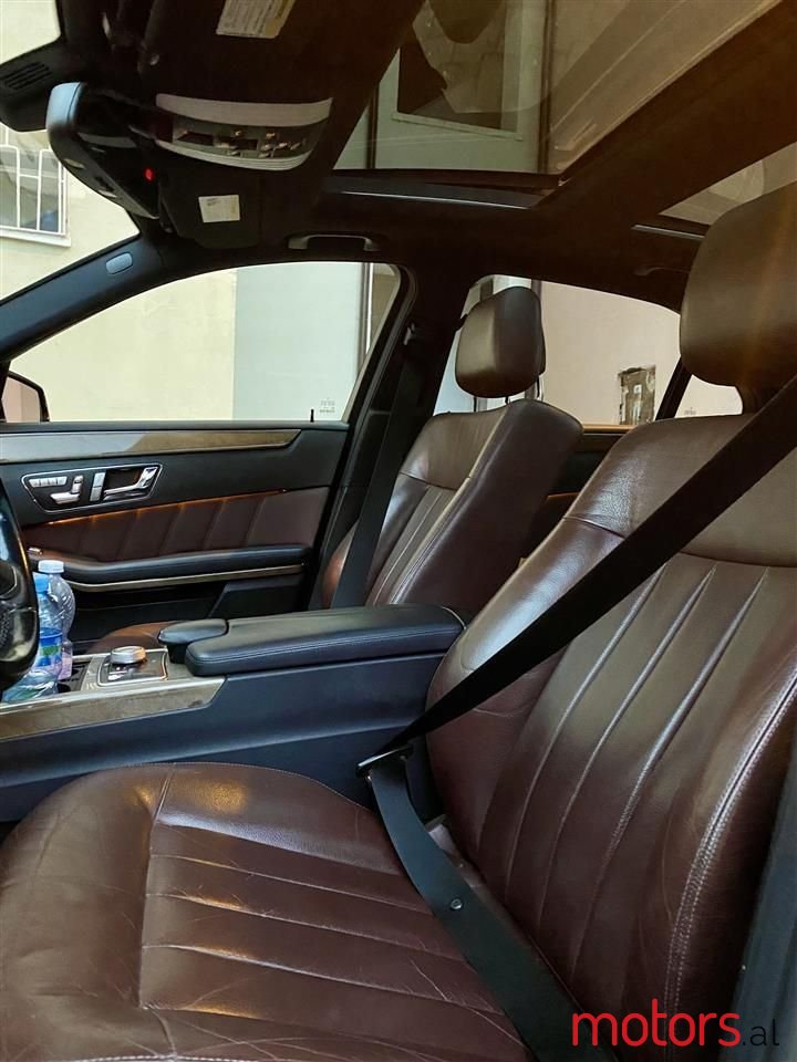 2011' Mercedes-Benz E 350 photo #1