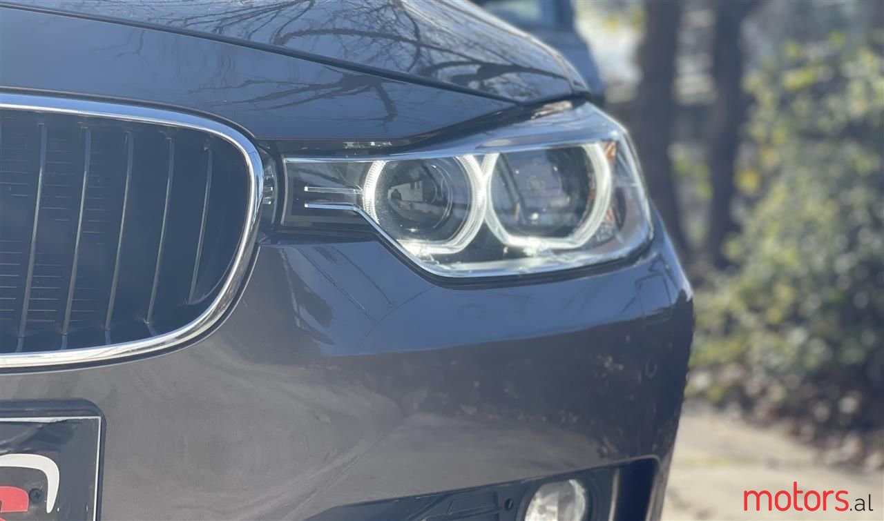 2012' BMW 320 photo #6