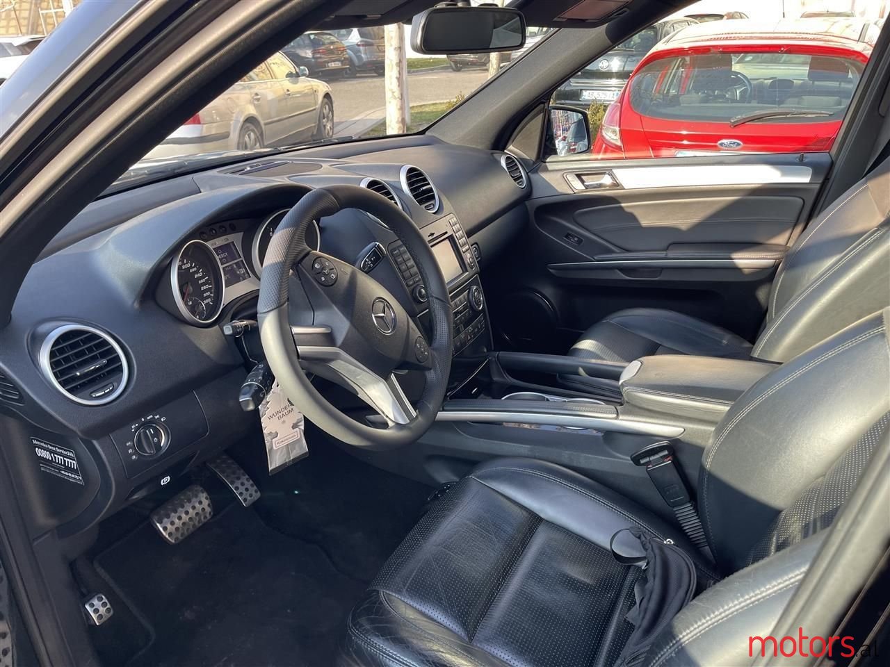 2011' Mercedes-Benz ML 63 AMG photo #3