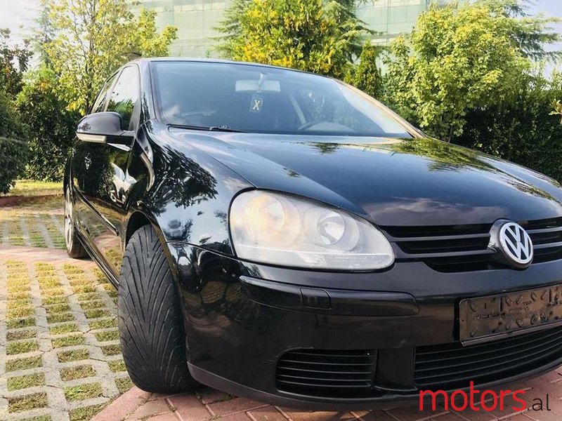 2004' Volkswagen Golf photo #2