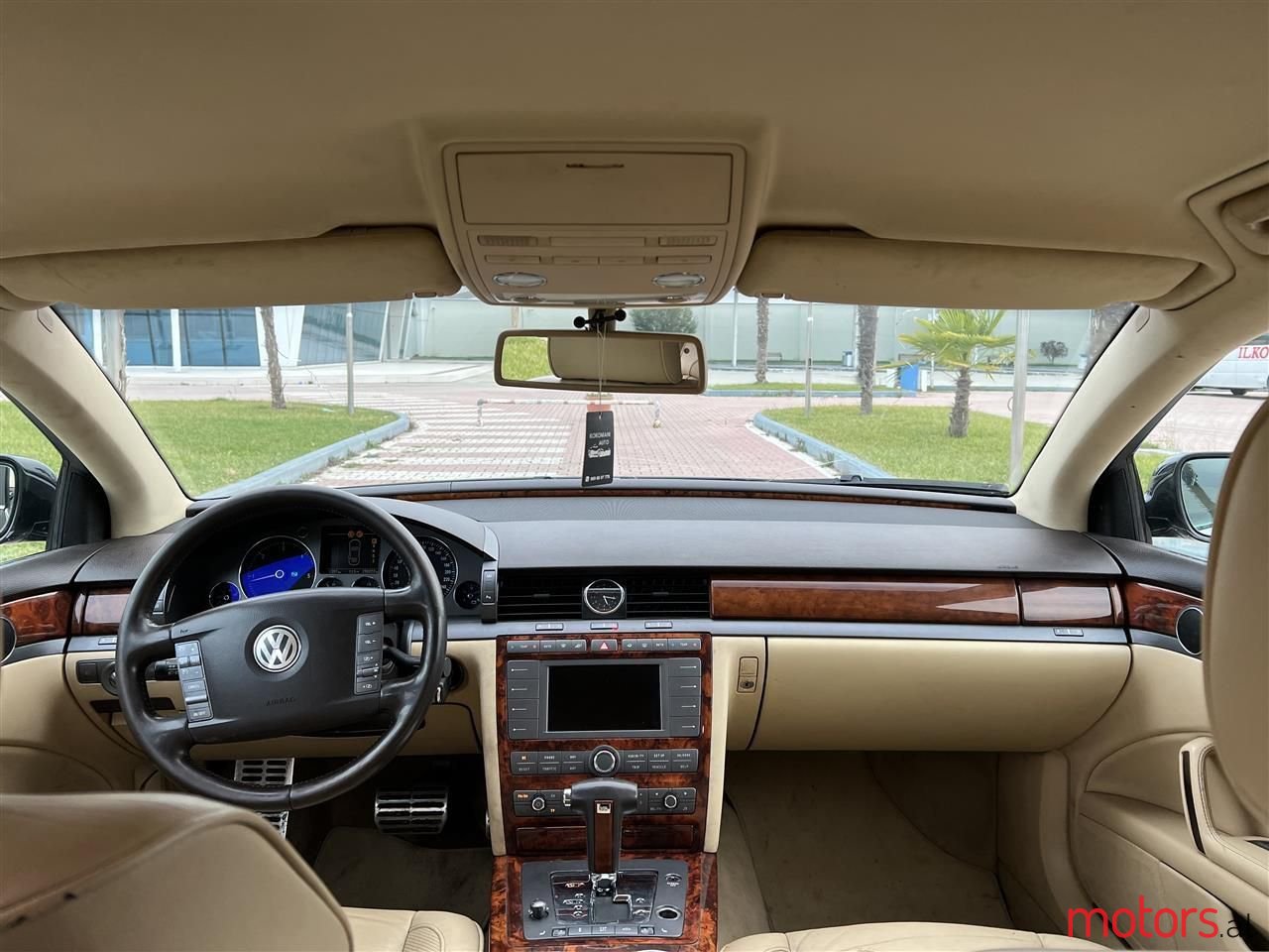 2009' Volkswagen Phaeton photo #3