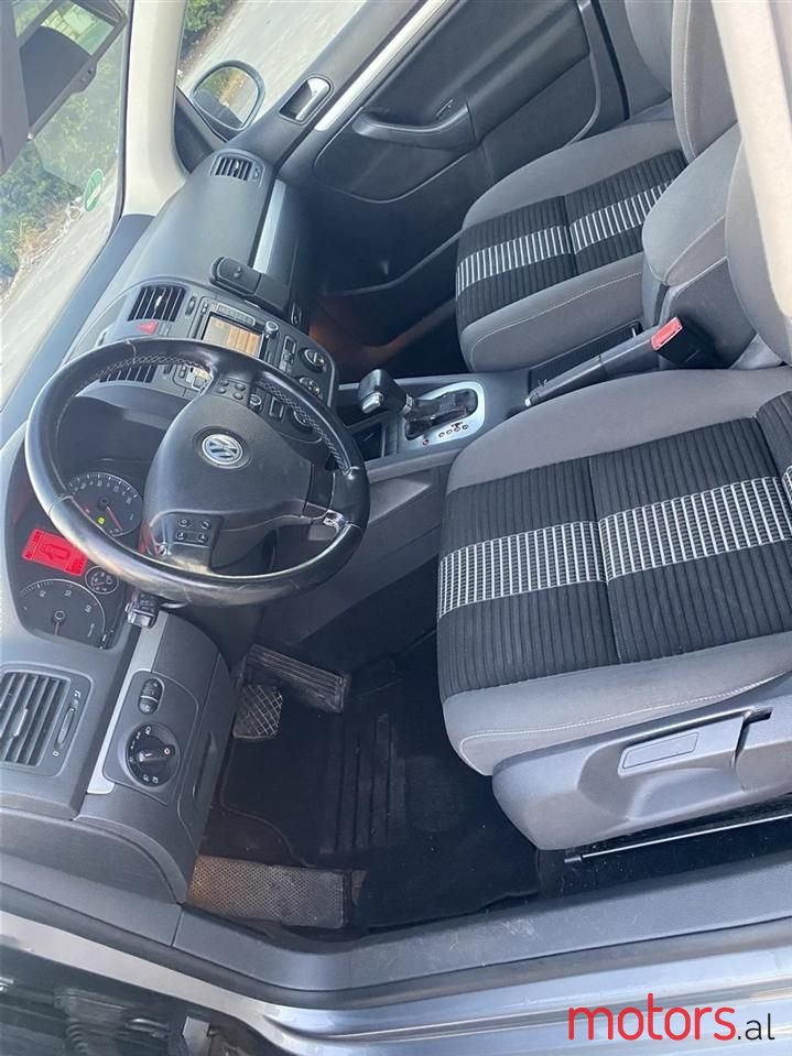 2008' Volkswagen Golf photo #6