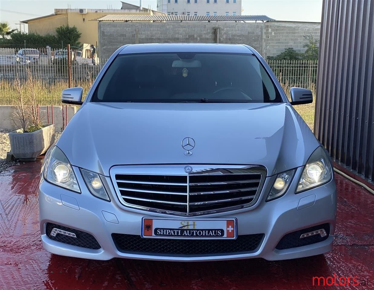 2009' Mercedes-Benz E 350 photo #1