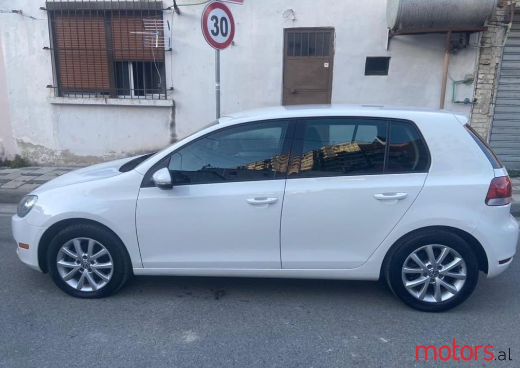 2011' Volkswagen Golf photo #1