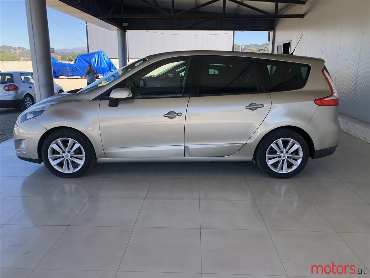 2009' Renault Scenic photo #5