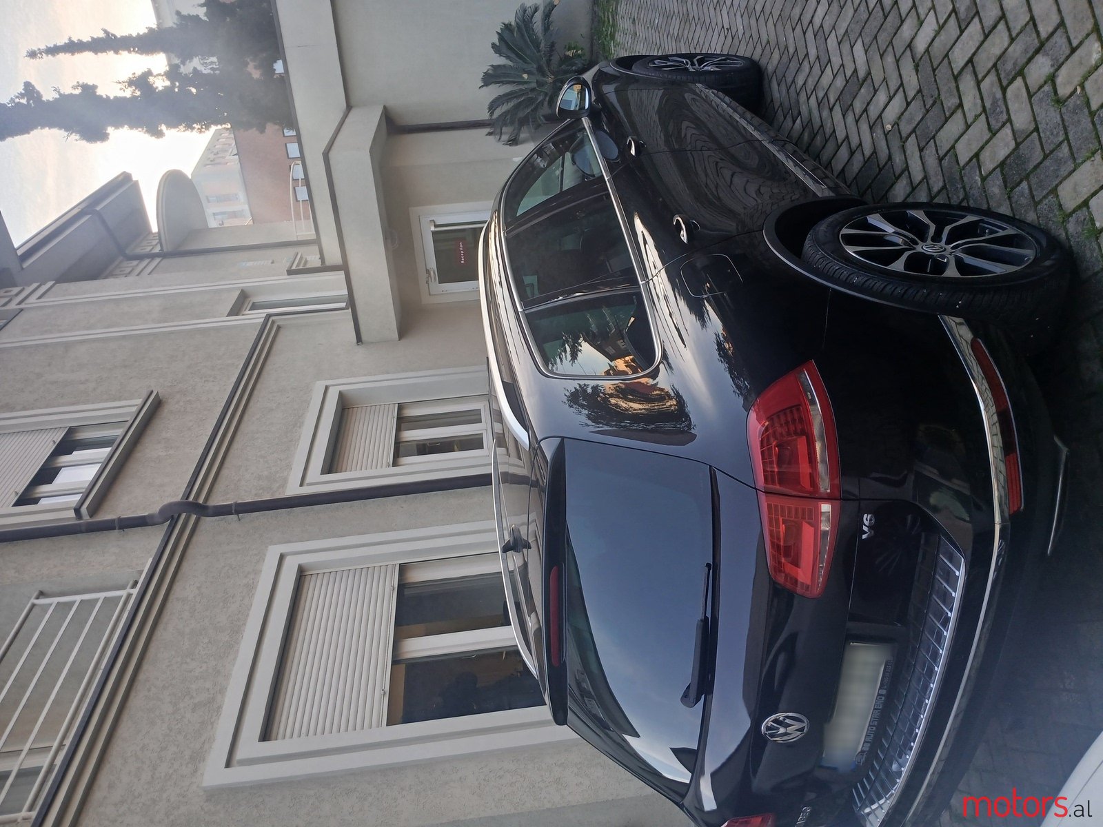 2016' Volkswagen Touareg photo #3