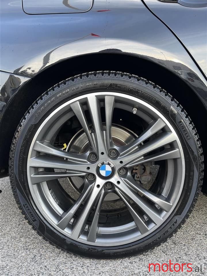 2013' BMW 320 photo #2