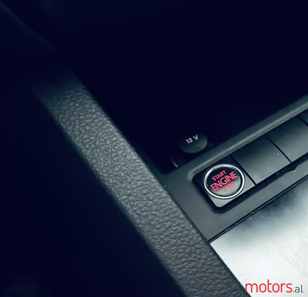 2011' Volkswagen Jetta photo #6